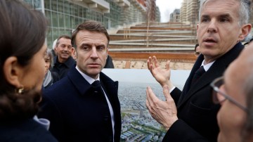 La Villa Olímpica de Macron ofrece esperanza para el suburbio de París afectado por la decadencia.
