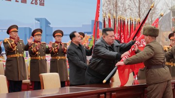 Kim Jong-un admite vergüenza y arrepentimiento por descuidar la economía rural.