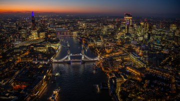 Londres después del anochecer: una vista desde el helicóptero.